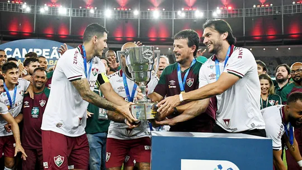 Torcida do Fluminense Bi-Canpaeão, faz zoações e provoca Flamengo: 'Real Madrid, pode esperar, a sua hora vai chegar'