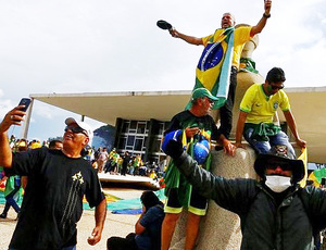 Igrejas evangélicas financiaram transporte de fieis a Brasília para 8/01