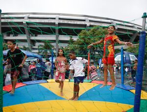 Páscoa com esporte e lazer leva centenas de famílias ao Estádio Célio de Barros