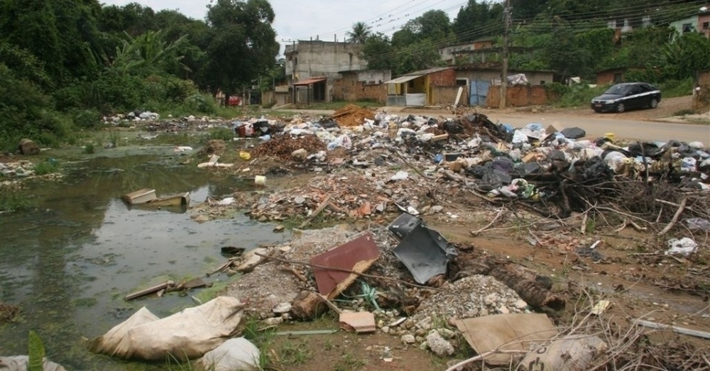 O saneamento básico ainda é um problema para o município de Nova Iguaçu.