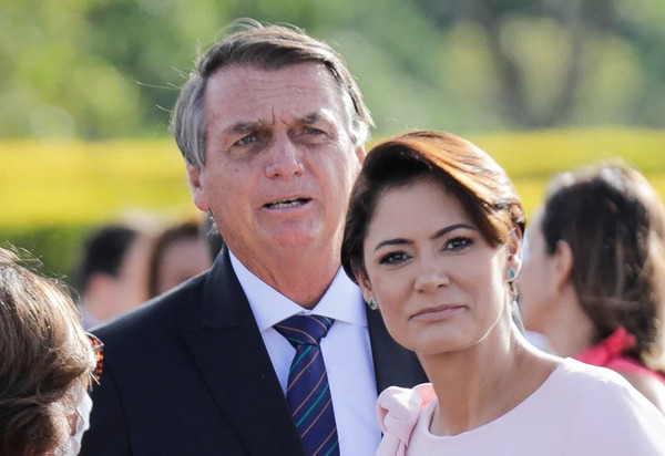 Jair e Michelle Bolsonaro terão aumento de salário no PL para 41,6 mil reais, pagos com dinheiro público do Fundo