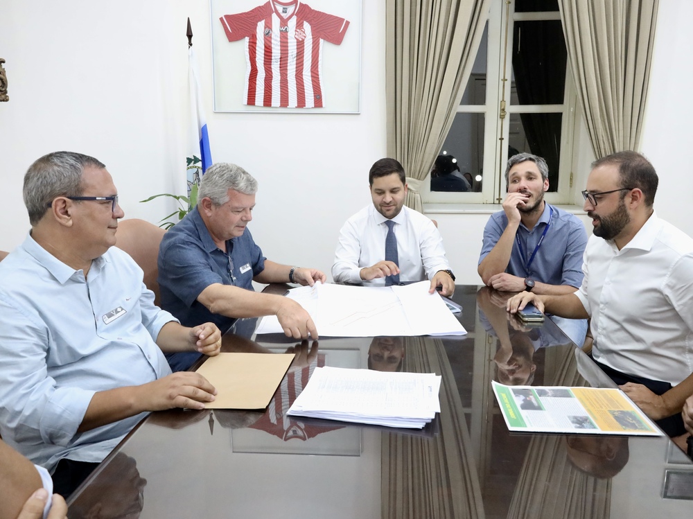 Prefeitura de Niterói e governo do Estado discutem parceria para recuperar lagoas da Região Oceânica