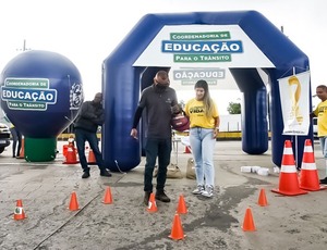 Em comemoração ao Maio Amarelo, o Detran.RJ realizou, na manhã desta quarta-feira (10/5), uma blitz educativa na Ponte Rio-Niterói