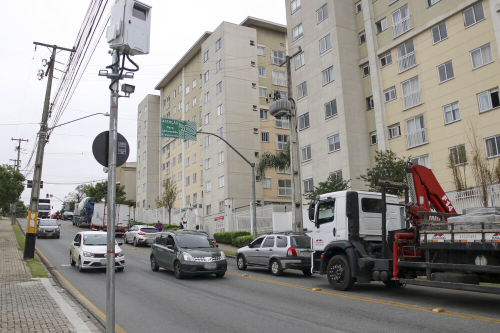 Dedo-duro: Novos radares podem fiscalizar a velocidade antes e depois de onde está instalado o equipamento. Entenda!