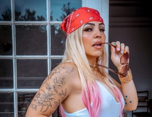 Sheila Pink - Musa de Grande Sucesso nas Redes Sociais, é a Gata da Hora