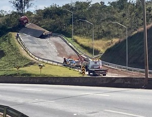 Caminhão é o 1º a ultrapassar limites da área de escape no Anel Rodoviário em BH