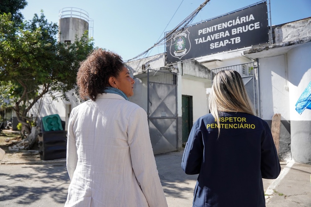 MULHERES PRESAS EM BANGU: Comissão de Defesa dos Direitos da Mulher da Alerj realizou fiscalização na Penitência Feminina Talavera Bruce