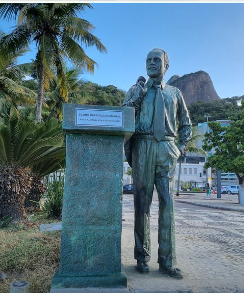 Estátua de Zózimo, no Leblon, está de volta ao Posto 12   