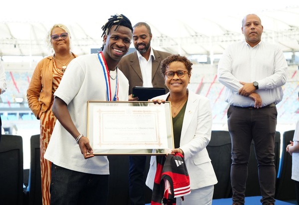 Sancionada Lei que cria a Política Estadual Vini Jr. de Combate ao Racismo nos Estádios de Futebol.