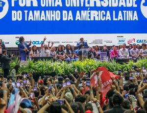 Lula participa de congresso da UNE e promete mais universidades