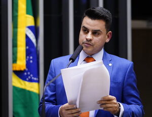 Deputado do PL pode ser expulso do partido a pedido de Valdemar após ter feito o ‘L’ com ministros do governo Lula