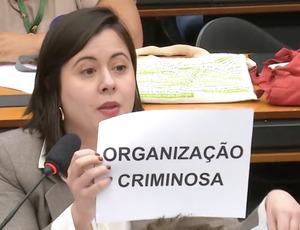 ASSISTA e entenda porque no governo Bolsonaro o poste fazia xixi no cachorro