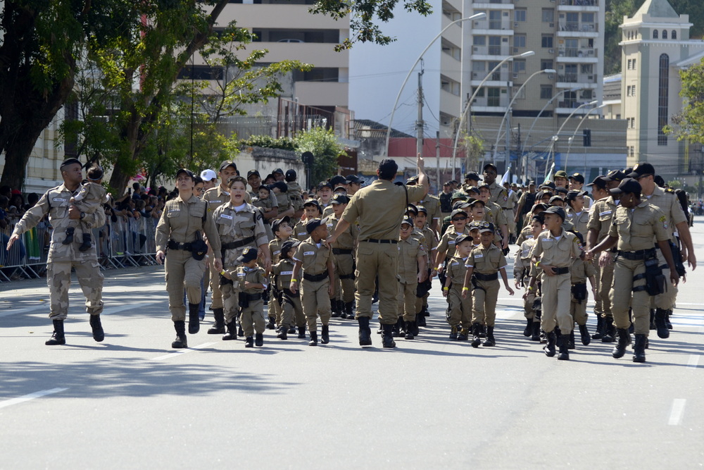 Tropa Mirim da Guarda Municipal de Niterói participa do desfile de 7 de Setembro