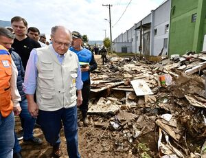 Alckmin anuncia R$ 741 milhões para cidades do RS afetadas por ciclone