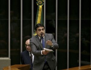 Deputados protocolam PEC que permite derrubada de decisões do STF