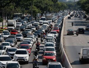 SP paralizado, tem ponto facultativo e suspende rodízio por greve no transporte