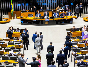 STF: Deputados protocolam PEC para barrar decisões do Supremo