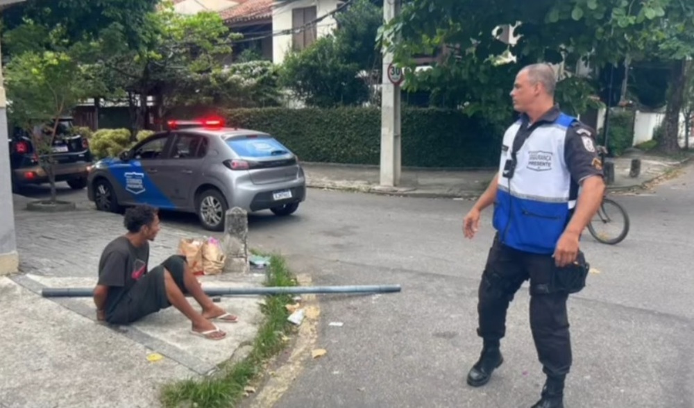 ASSISTA: Levou o poste junto para delegacia