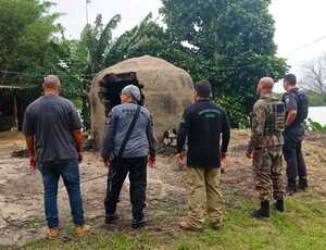 Secretaria de estado do Ambiente desmobiliza carvoaria clandestina em Seropédica