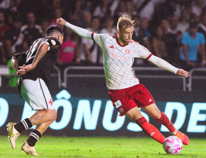 Internacional se impõe e complica Vasco no Brasileirão