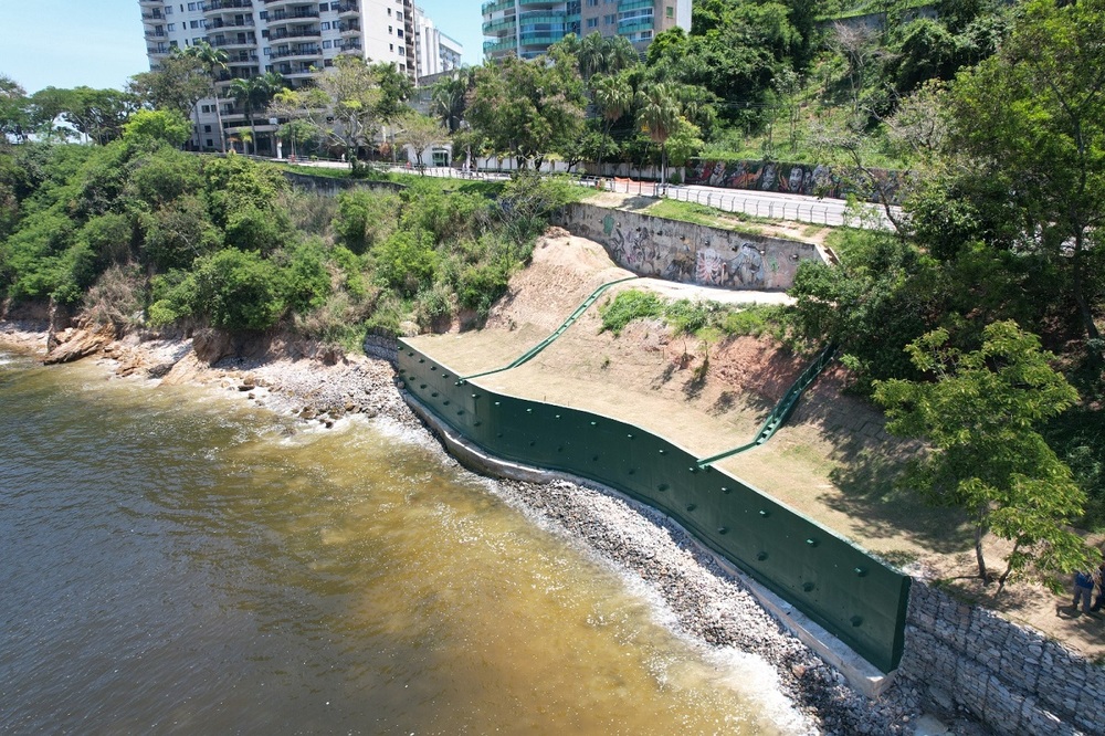 Prefeitura de Niterói conclui obra de contenção de encosta na Boa Viagem