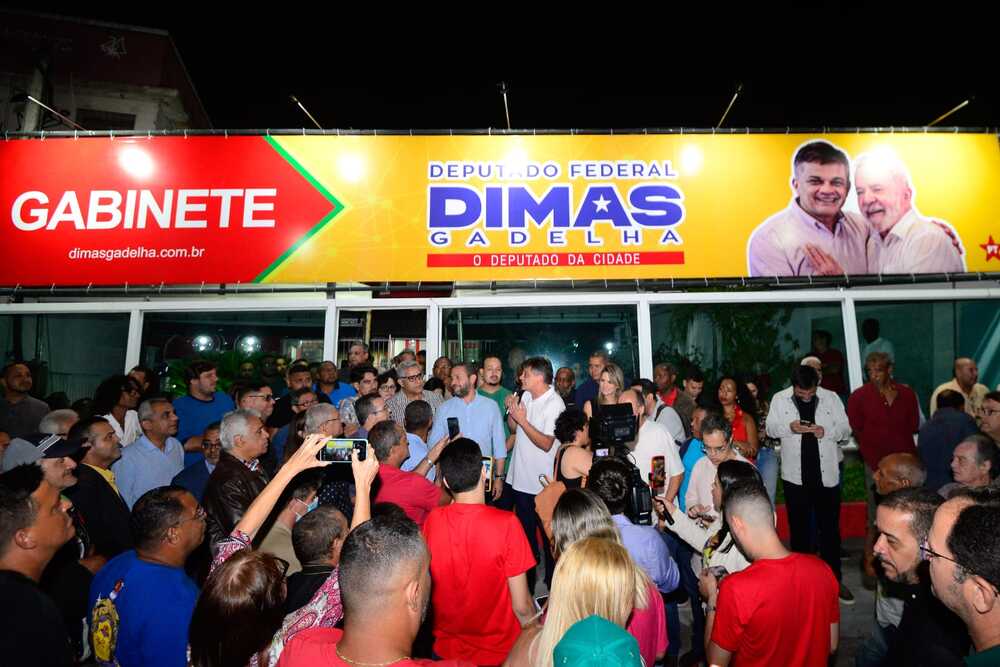 Dimas Gadelha inaugura novo gabinete em São Gonçalo 