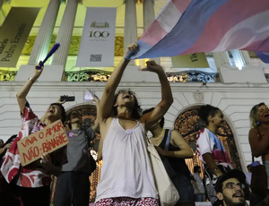 Trans e travestis marcham por equidade no centro do Rio