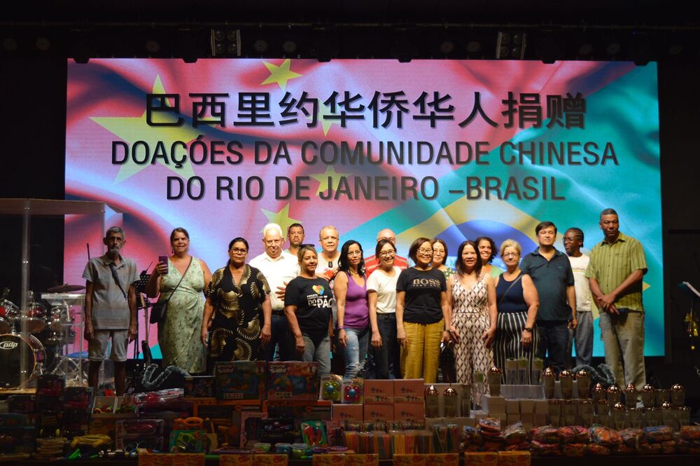 Comunidade Chinesa doam 800 cestas básicas, 300 caixas de chocolate, 2 mil canetas infantis, mais de 1000 brinquedos  para 25 instituições de caridade