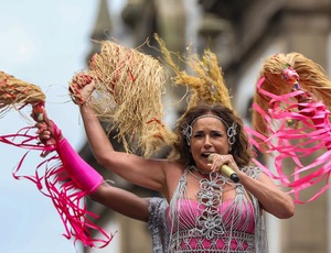 Daniela Mercury traz o melhor da Bahia para o Rio no bloco Chá da Alice