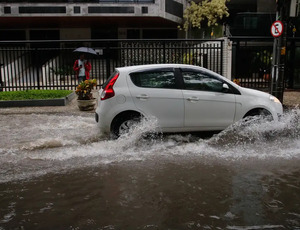 Temporal no Rio provoca alagamentos durante a madrugada