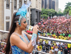 Lexa transforma a Rua Primeiro de Março em um imenso baile funk