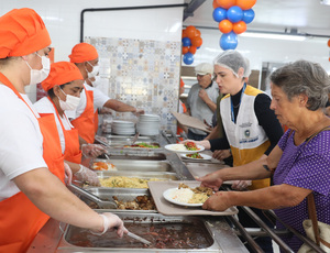 Castro inaugura Restaurante do Povo em Petrópolis