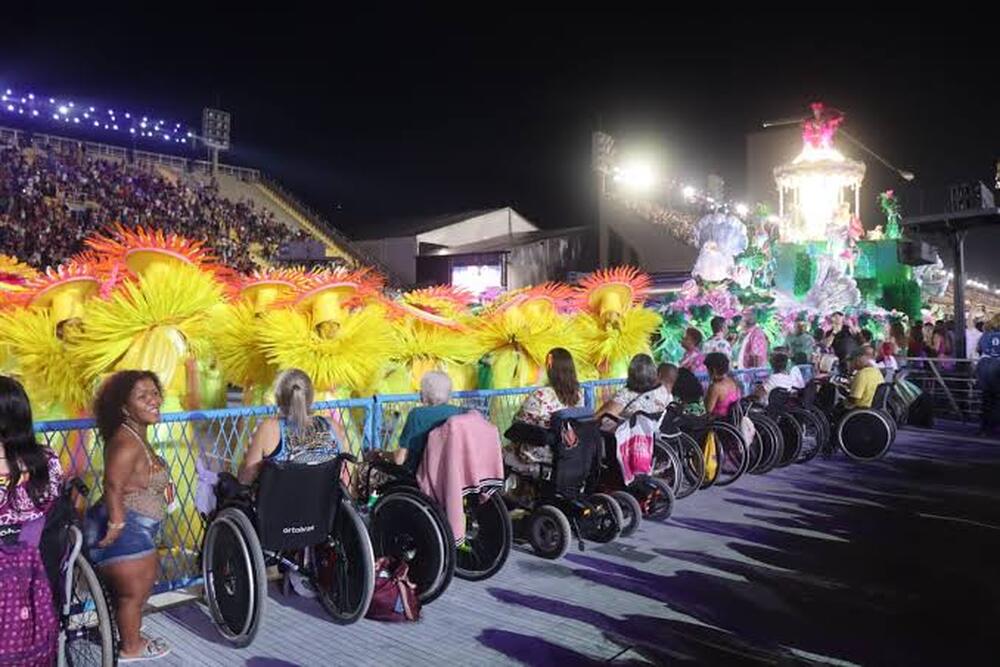 CARNAVAL INCLUSIVO – Novidade na Frisa do Setor 13 - PCD Símbolo de Acolhimento e Acessibilidade para Pessoas com Deficiência, a FRISA  do Setor 13 apresenta novidade em 2024.