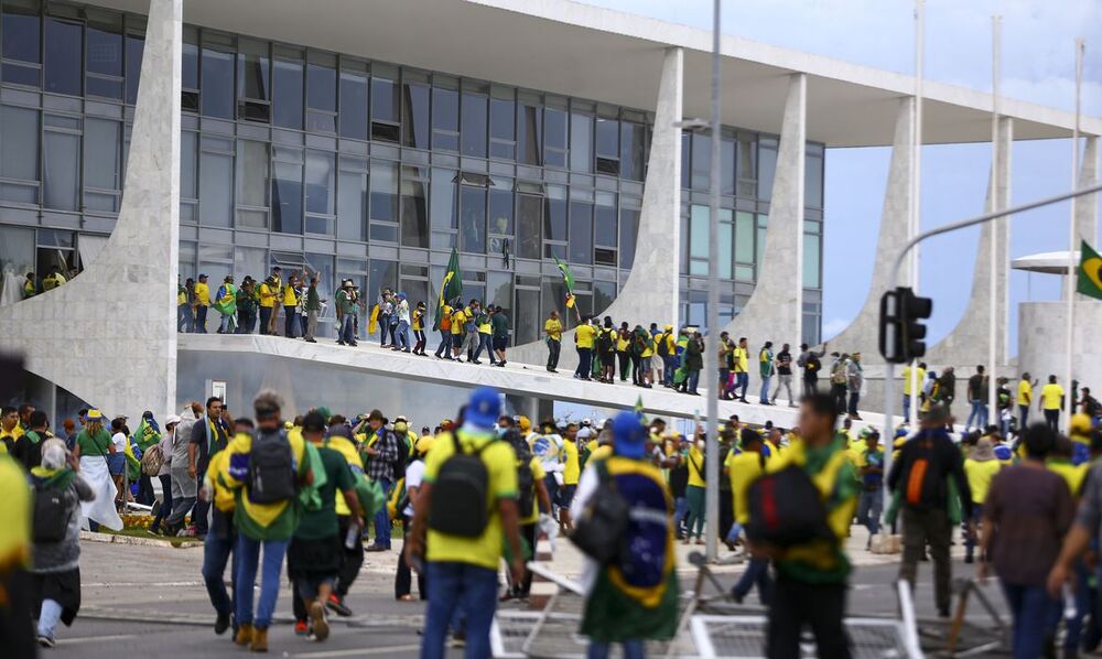 STF condena mais 29 réus pelos atos golpistas de 8/1