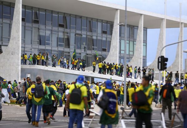 STF condena mais 29 réus pelos atos golpistas de 8/1