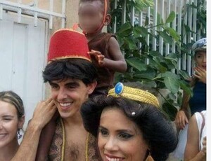  Foto de uma família em um bloco há 8 anos atrás, viralizou e provoca novo intenso debate sobre racismo nas redes sociais