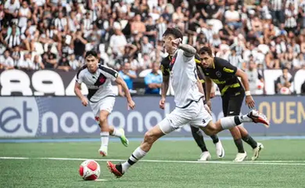 Vasco vira sobre Botafogo e entra no G4 do Cariocão