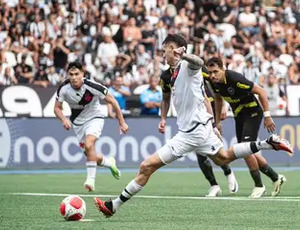 Vasco vira sobre Botafogo e entra no G4 do Cariocão