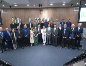 Presidente Vinicius Marchese e conselheiros federais tomam posse no Confea com Presidentes de Creas