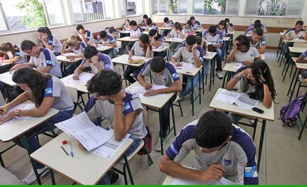 Estado do Rio: escolas poderão ter que emitir certificados e históricos escolares em dois idiomas