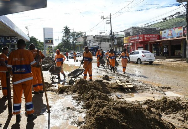 Prefeito de Nova Iguaçu, Rogério Lisboa, coordena esforços emergenciais em Brasília diante das chuvas devastadoras