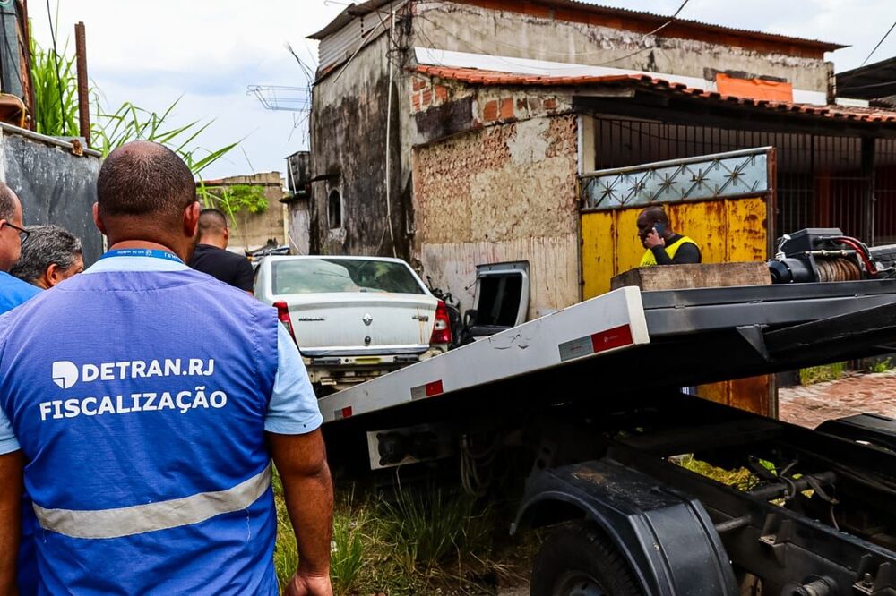 Força-tarefa do Estado fecha ferro-velho em São Gonçalo