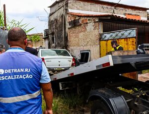 Força-tarefa do Estado fecha ferro-velho em São Gonçalo