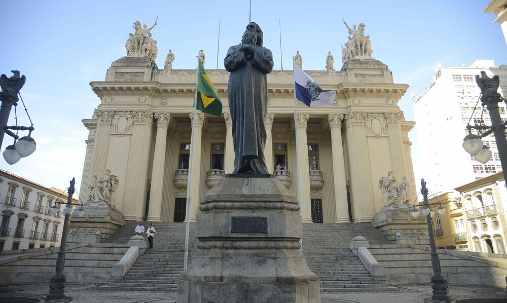 Alerj analisa projeto que proíbe cobrança unificada de água e esgoto no Estado do Rio