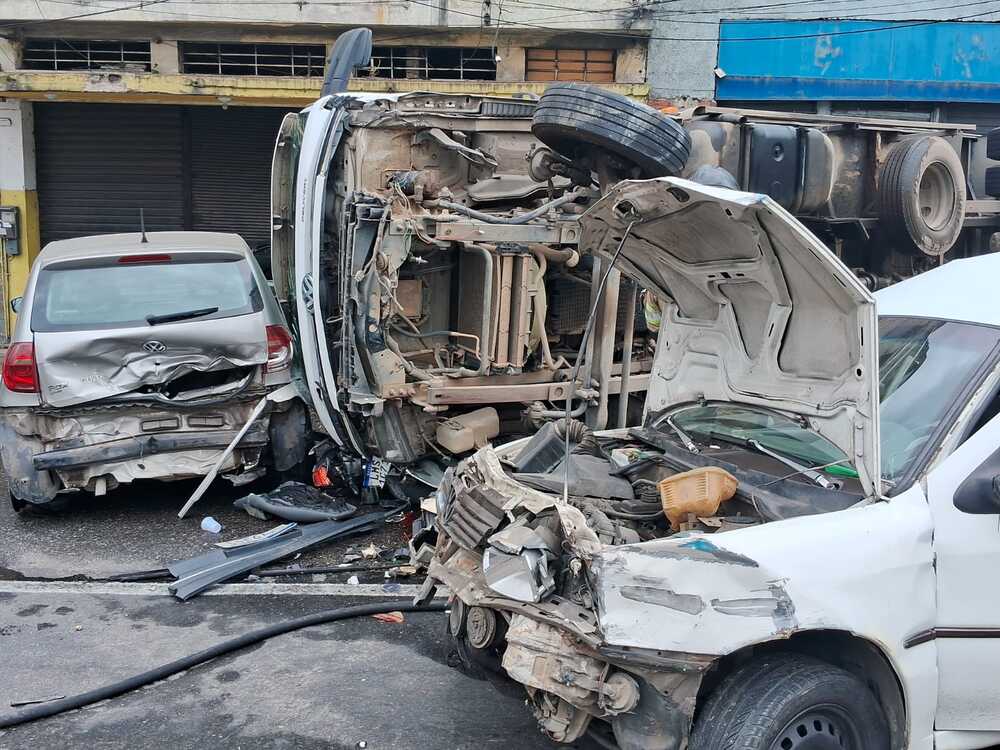 Acidente na Alameda São Boa Ventura deixa 7 feridos em dia de chuva em Niterói