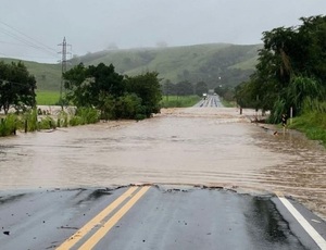 Chuva causa estragos e restringe acesso a Itaperuna e região 