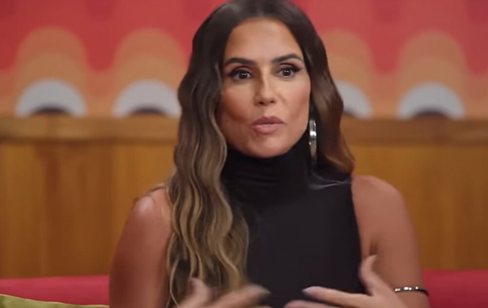 Deborah Secco recorda sexo com famosa: ‘A mais gostosa que já transei’