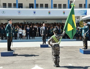 Castro dá posse ao novo secretário de Polícia Militar