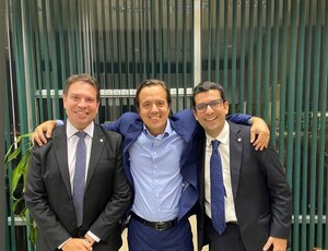 Marcelo Queiroz esclarece a foto com Bruno Bonetti e Ramagem ao Útima Hora