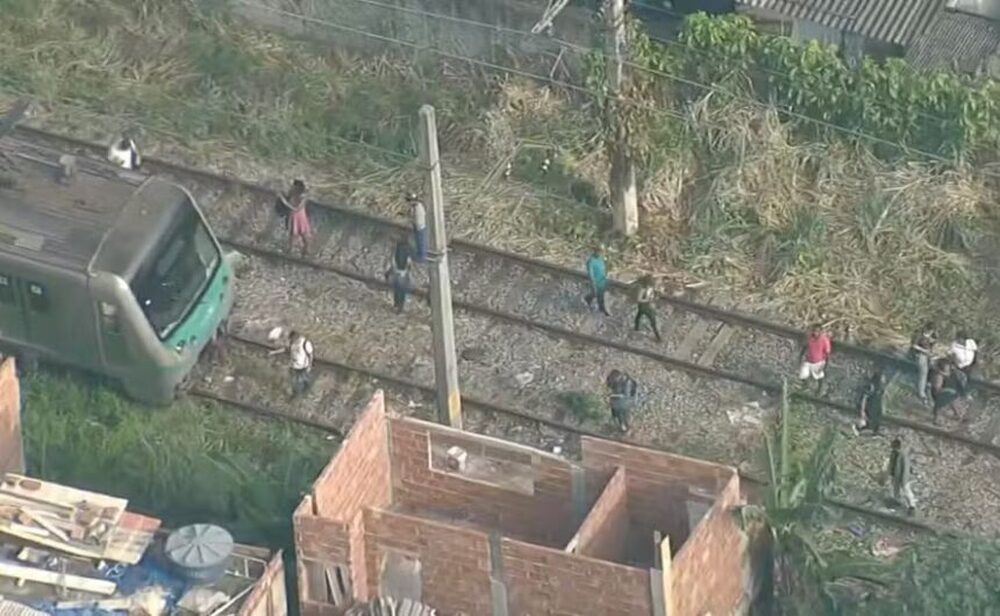 CAOS NA SUPERVIA: Trem Descarrila na Pavuna, provoca atrasos e muda a rotina de quem depende do trem para trabalhar